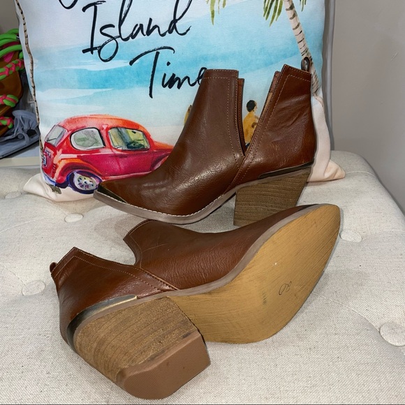 Not Rated Women's For My Peeps Faux Leather Almond Toe Heeled Ankle Boot - Picture 7 of 14